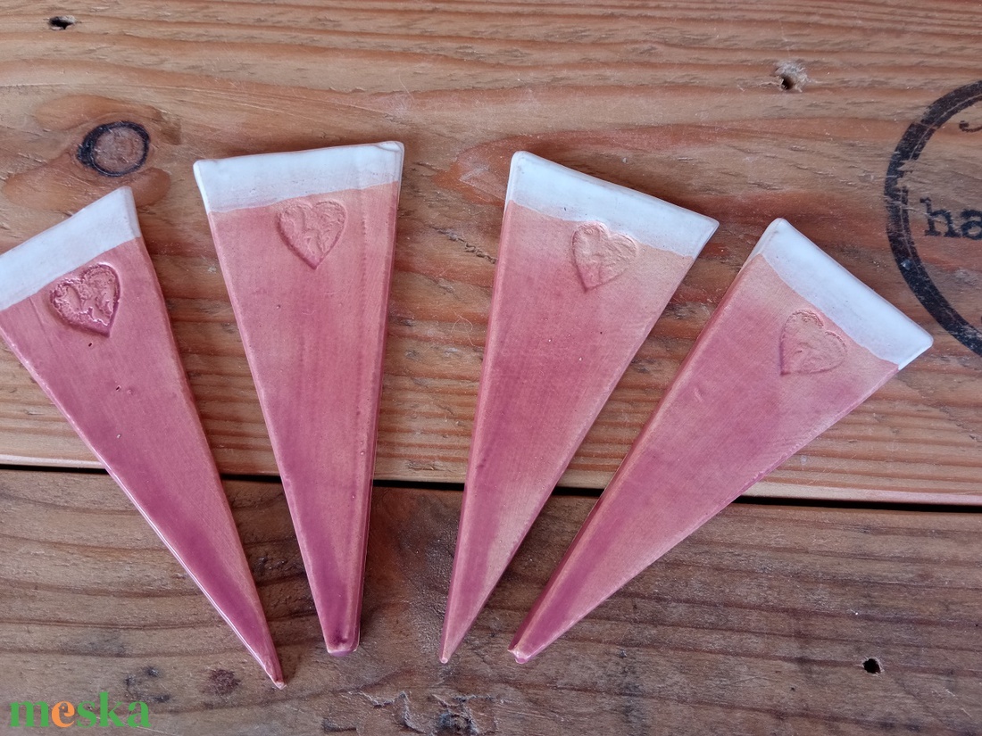 Írható növényjelölő szívecskés mintával, mályva színű mázzal - otthon & életmód - ház & kert - növény & veteményes - Meska.hu