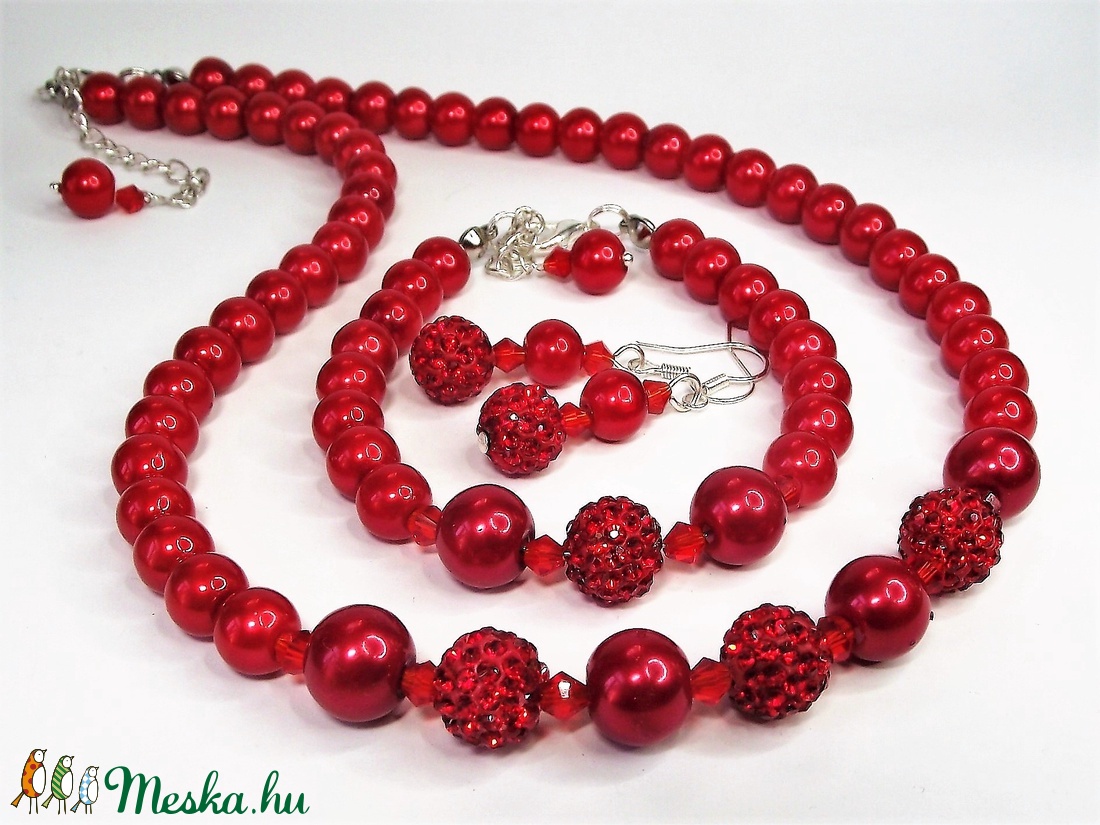 Elegáns piros kristálygömbös gyöngysor karkötő fülbevaló exkluzív díszdobozban - Alkalmi, esküvői, menyasszonyi ékszer - ékszer - ékszerszett - Meska.hu Elegáns piros kristálygömbös gyöngysor karkötő fülbevaló exkluzív díszdobozban - Alkalmi, esküvői, menyasszonyi ékszer - ékszer - ékszerszett - Meska.hu