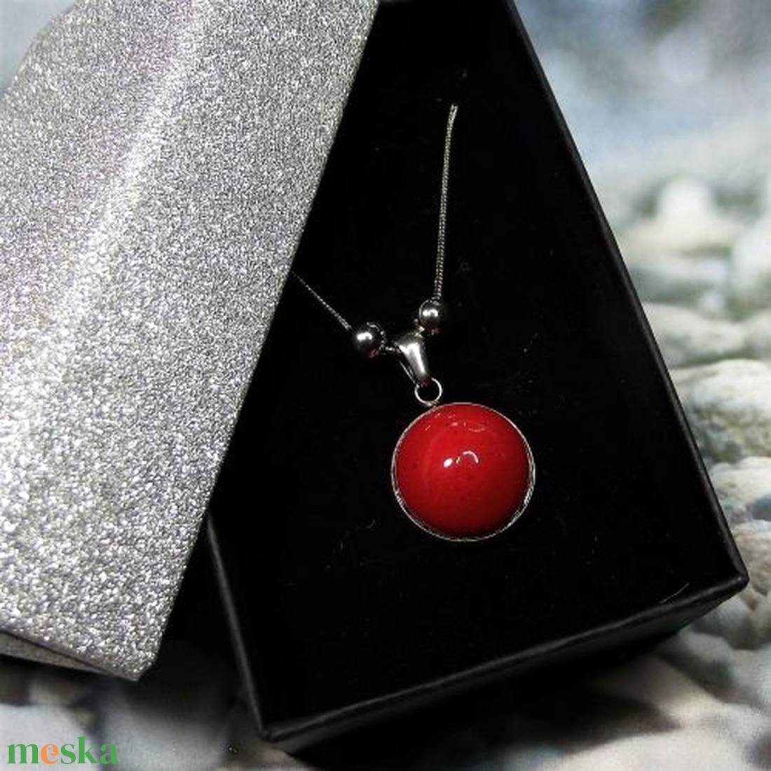 Nemesacél kígyónyaklánc piros kerámia medállal elegáns díszdobozban Ajándék nőknek lányoknak - ékszer - nyaklánc - medálos nyaklánc - Meska.hu Nemesacél kígyónyaklánc piros kerámia medállal elegáns díszdobozban Ajándék nőknek lányoknak - ékszer - nyaklánc - medálos nyaklánc - Meska.hu