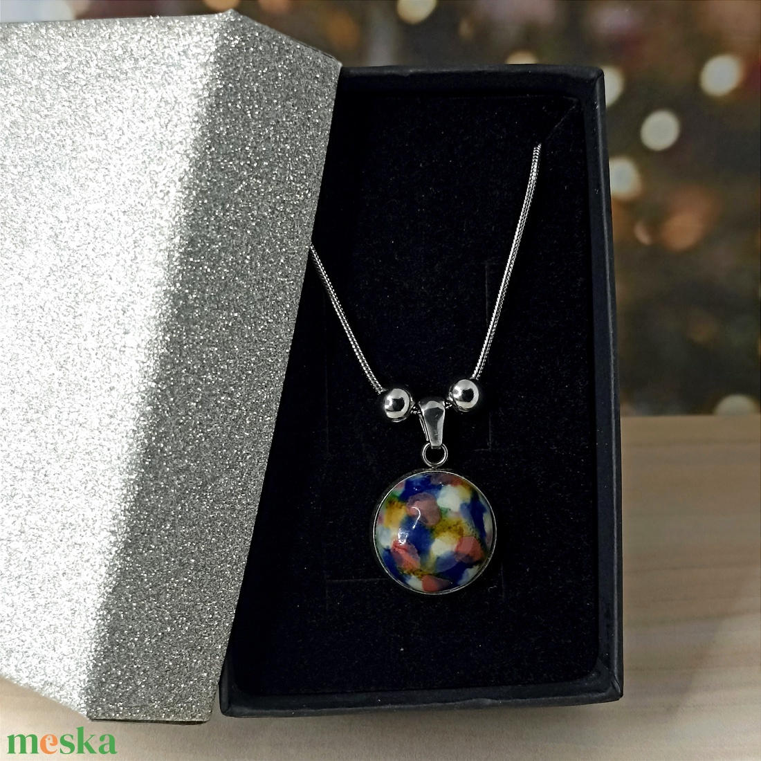 Színkavalkád - Orvosi fém nemesacél nyaklánc kerámia medállal elegáns díszdobozban Ajándék nőknek lányoknak  - ékszer - nyaklánc - medálos nyaklánc - Meska.hu