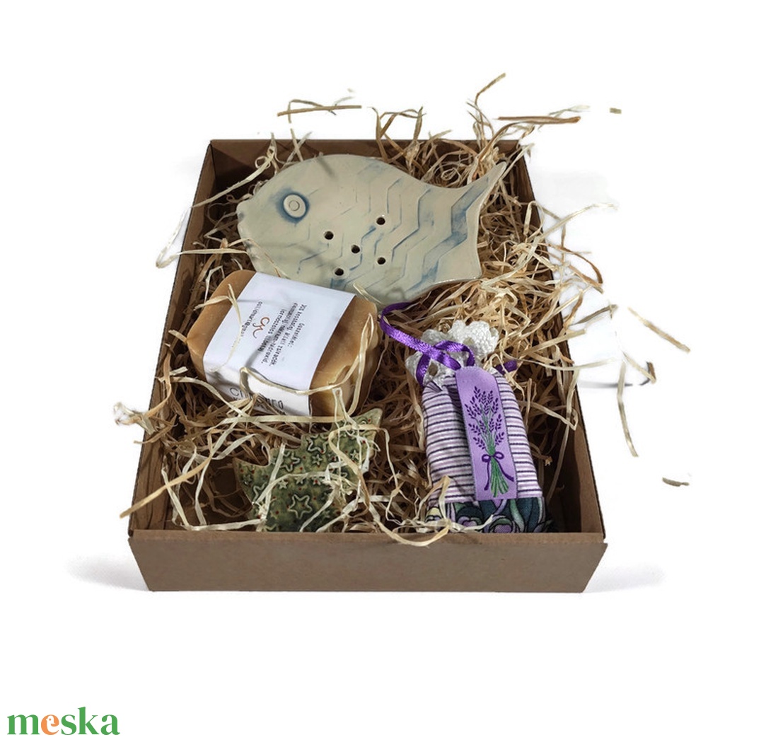 Szappantartó csomagban, ünnepre hangolva - karácsony - karácsonyi ajándékozás - karácsonyi ajándékcsomagolás - Meska.hu