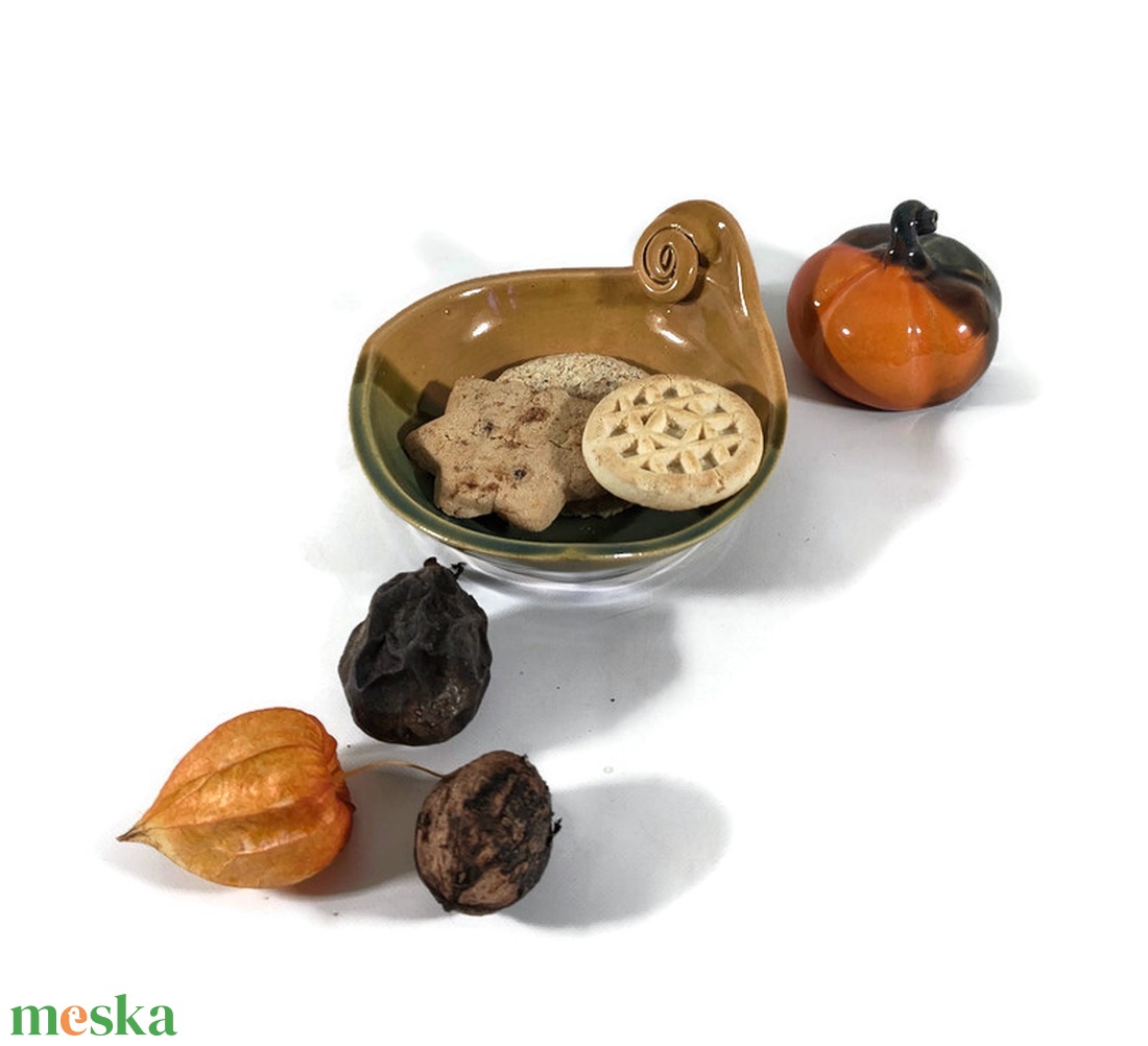 Tálka színes mogyorós-kekszes - esküvő - dekoráció - tálalás - Meska.hu