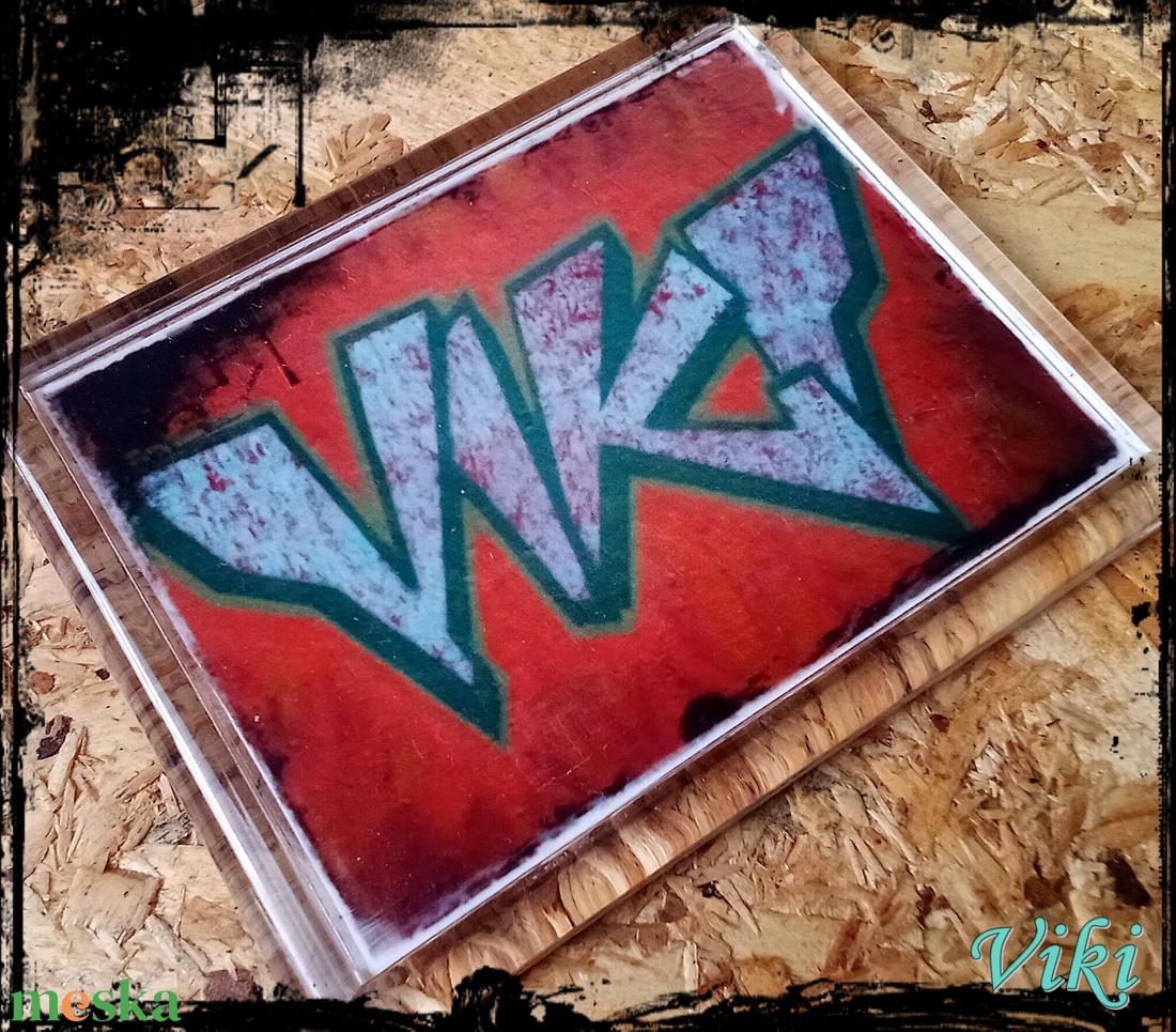 Neves graffitis hűtőmágnes-Viki - otthon & életmód - konyhafelszerelés, tálalás - konyhai dekoráció - hűtőmágnes - Meska.hu