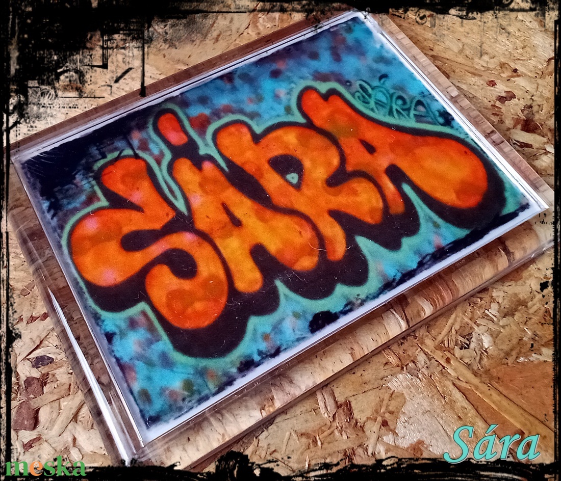 Neves graffitis hűtőmágnes-Sára - otthon & életmód - konyhafelszerelés, tálalás - konyhai dekoráció - hűtőmágnes - Meska.hu