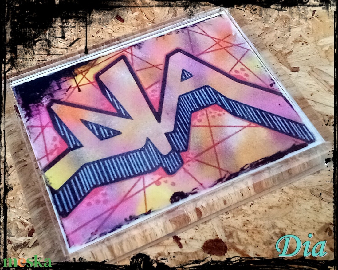 Neves graffitis hűtőmágnes-Dia - otthon & életmód - konyhafelszerelés, tálalás - konyhai dekoráció - hűtőmágnes - Meska.hu