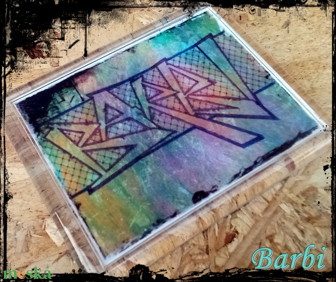 Neves graffitis hűtőmágnes-Barbi - otthon & életmód - konyhafelszerelés, tálalás - konyhai dekoráció - hűtőmágnes - Meska.hu