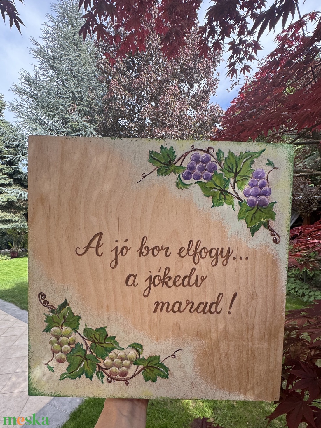 Kézzel festett, zárható boros fadoboz pohártartóval � Szőlőmintás, rekesze A jó bor elfogy a jókedv megmaradfelirattal - otthon & életmód - dekoráció - asztal és polc dekoráció - díszdoboz - Meska.hu