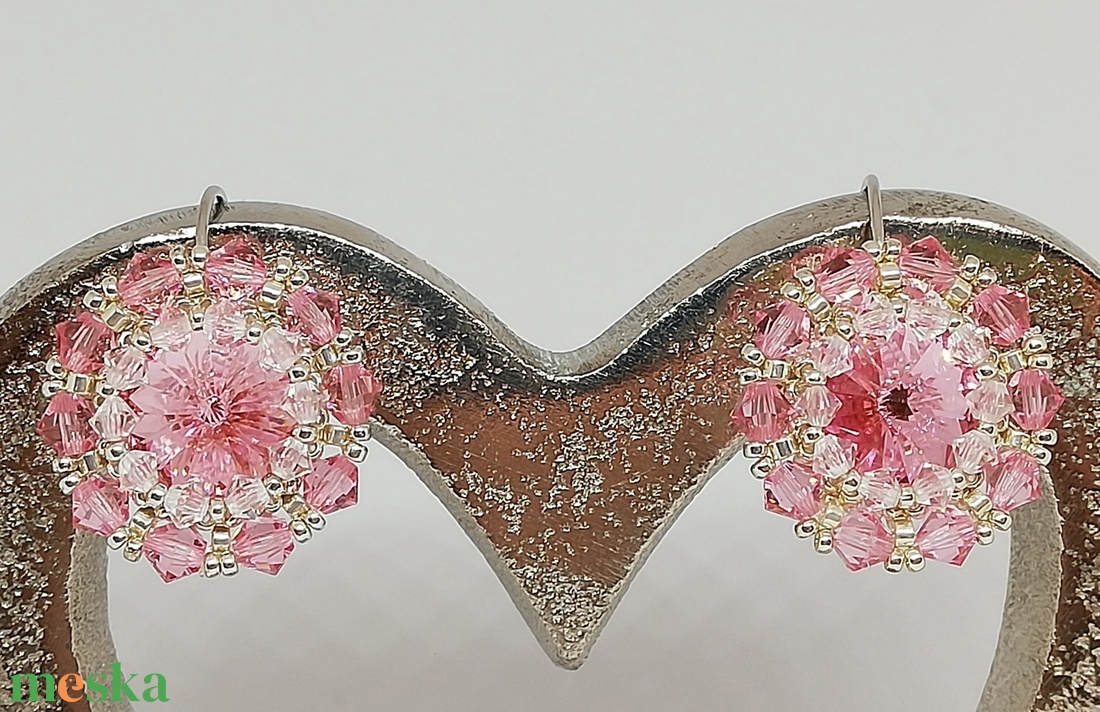 Swarovski kristályos, francia biztonsági alapra készült fülbevaló - ékszer - fülbevaló - lógós kerek fülbevaló - Meska.hu Swarovski kristályos, francia biztonsági alapra készült fülbevaló - ékszer - fülbevaló - lógós kerek fülbevaló - Meska.hu