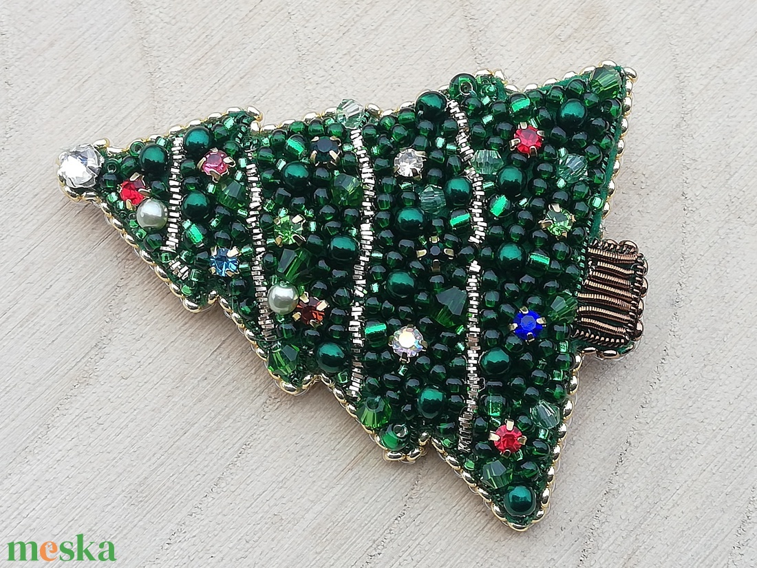 Karácsonyfa hímzett bross - ékszer - kitűző és bross - kitűző - Meska.hu Karácsonyfa hímzett bross - ékszer - kitűző és bross - kitűző - Meska.hu