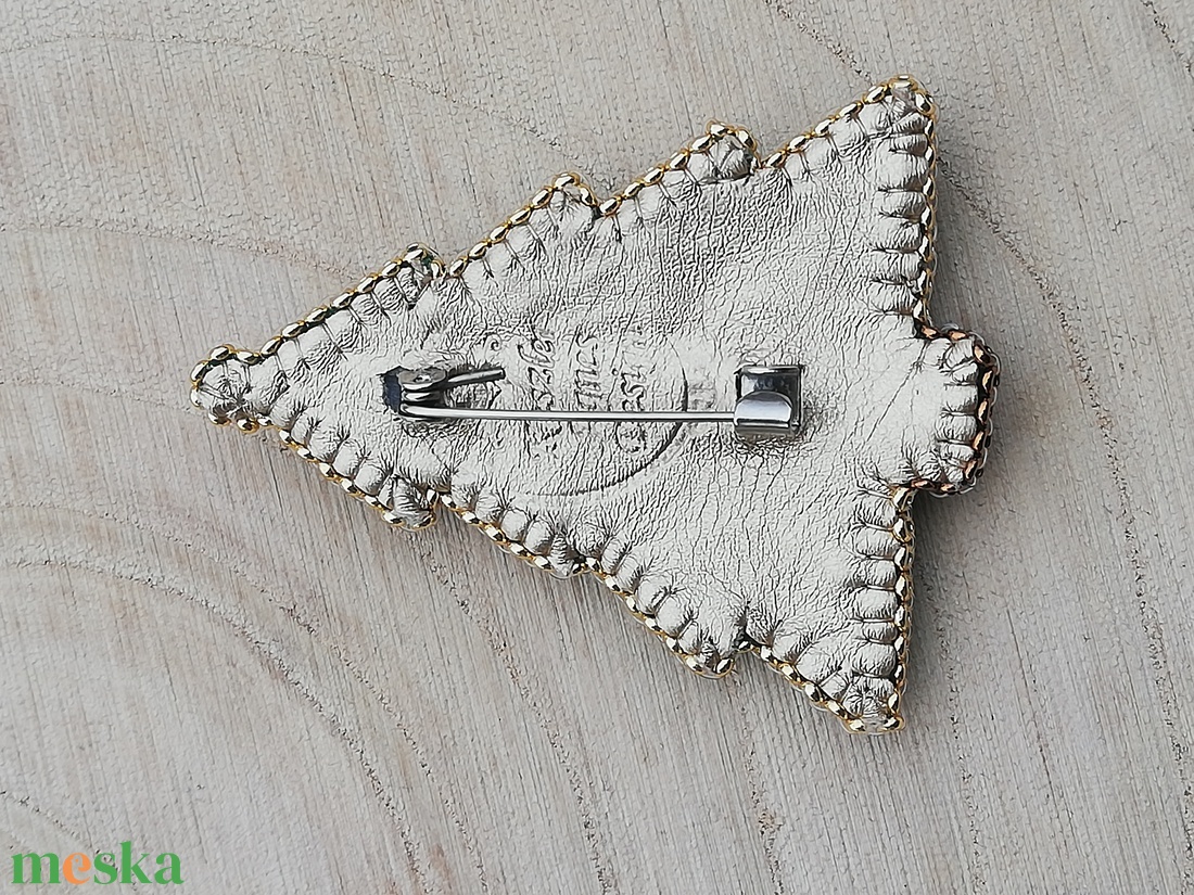 Karácsonyfa hímzett bross - ékszer - kitűző és bross - kitűző - Meska.hu Karácsonyfa hímzett bross - ékszer - kitűző és bross - kitűző - Meska.hu
