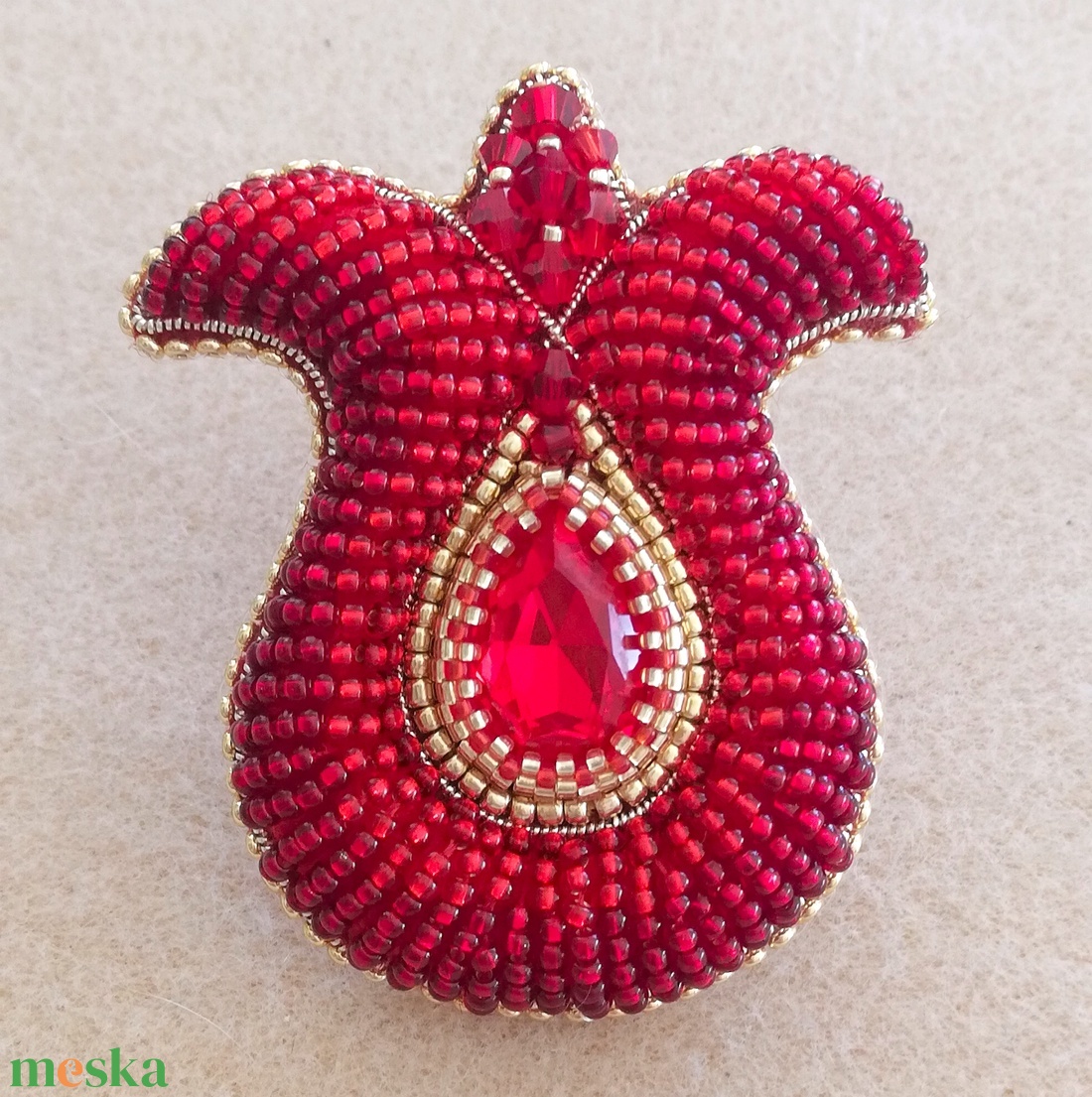 Tulipán alakú gyöngyhímzett bross - ékszer - kitűző és bross - kitűző - Meska.hu Tulipán alakú gyöngyhímzett bross - ékszer - kitűző és bross - kitűző - Meska.hu