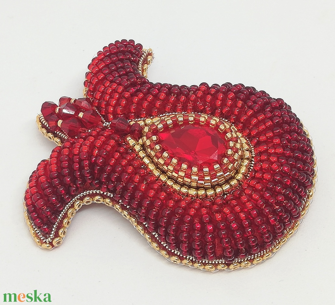 Tulipán alakú gyöngyhímzett bross - ékszer - kitűző és bross - kitűző - Meska.hu Tulipán alakú gyöngyhímzett bross - ékszer - kitűző és bross - kitűző - Meska.hu