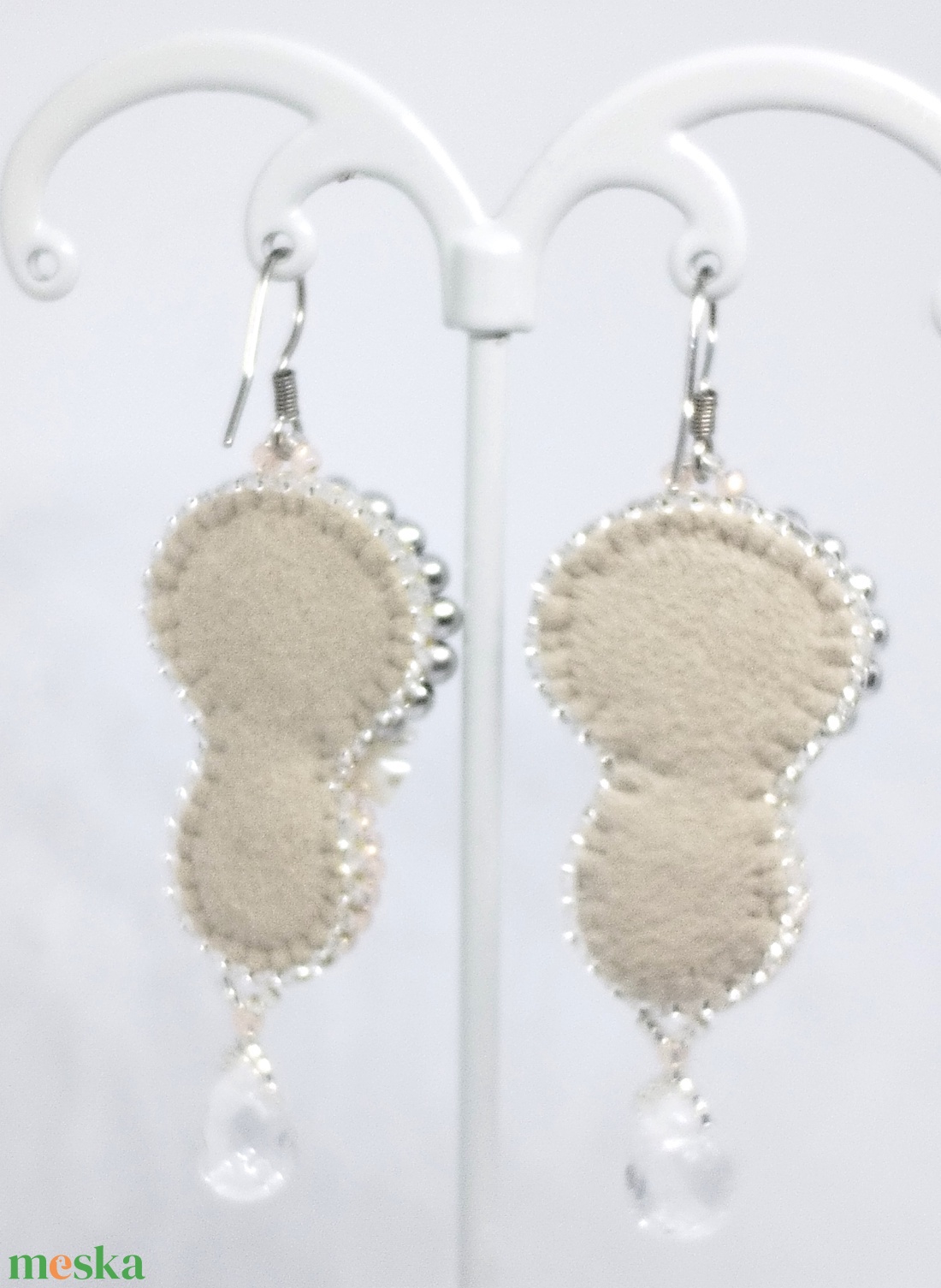 Petit porcelain hímzett fülbevaló - ékszer - fülbevaló - lógó fülbevaló - Meska.hu