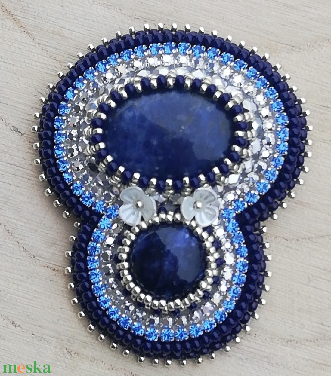 Szodalit kabosonos sötétkék-ezüst bross - ékszer - kitűző és bross - Meska.hu Szodalit kabosonos sötétkék-ezüst bross - ékszer - kitűző és bross - Meska.hu
