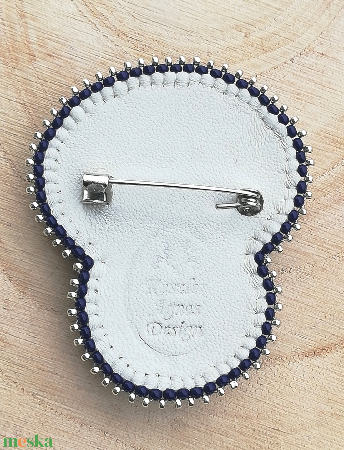 Szodalit kabosonos sötétkék-ezüst bross - ékszer - kitűző és bross - Meska.hu Szodalit kabosonos sötétkék-ezüst bross - ékszer - kitűző és bross - Meska.hu