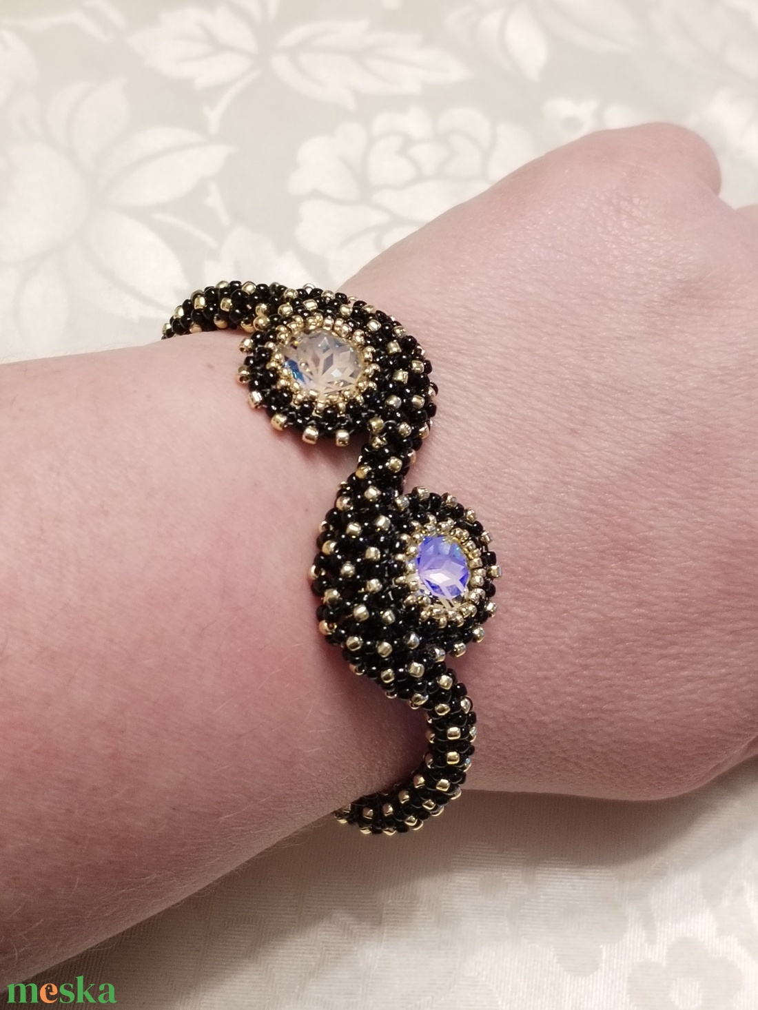 Végtelen elegancia fűzött karkötő - ékszer - karkötő - gyöngyös karkötő - Meska.hu