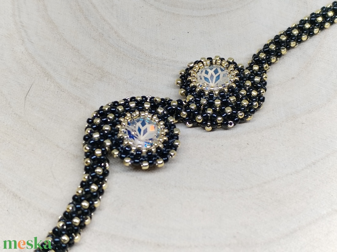 Végtelen elegancia fűzött karkötő - ékszer - karkötő - gyöngyös karkötő - Meska.hu