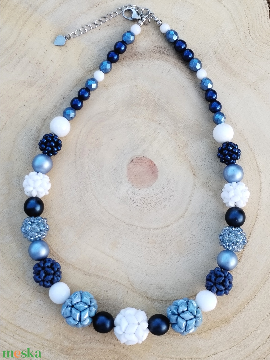 Kék -fehér bogyós nyaklánc  - ékszer - nyaklánc - bogyós nyaklánc - Meska.hu