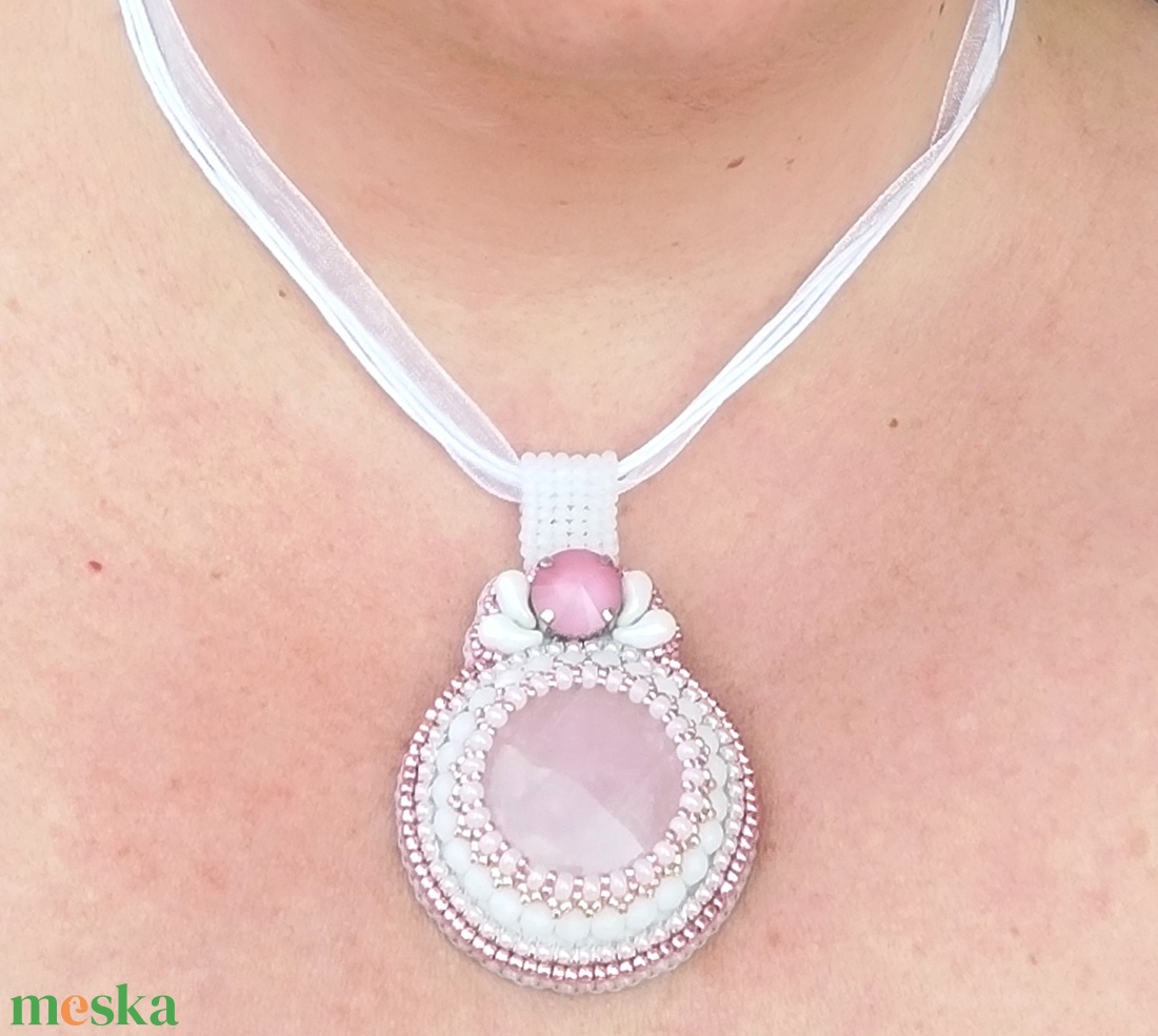 Pink tondo medál - ékszer - nyaklánc - medál - Meska.hu