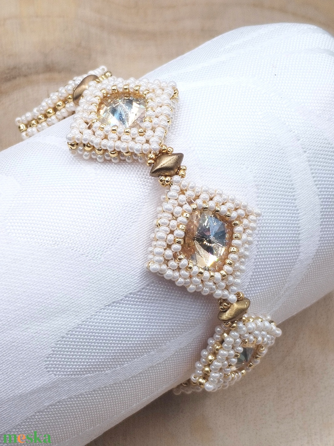 Pezsgő-arany karkötő  - ékszer - karkötő - gyöngyös karkötő - Meska.hu