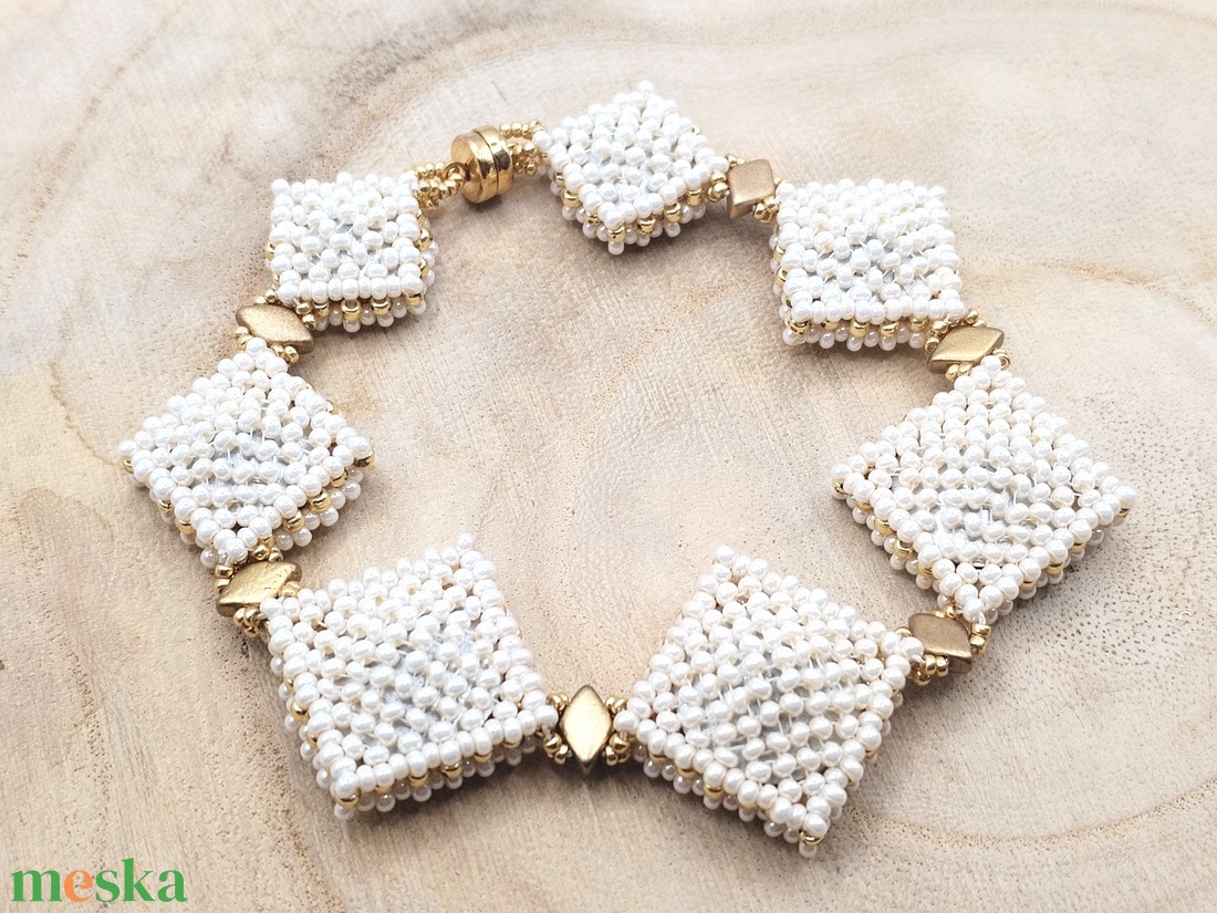 Pezsgő-arany karkötő  - ékszer - karkötő - gyöngyös karkötő - Meska.hu