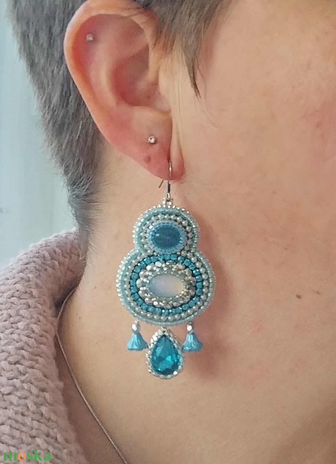 Azurkék opál és jade hímzett fülbevaló  - ékszer - fülbevaló - lógó fülbevaló - Meska.hu