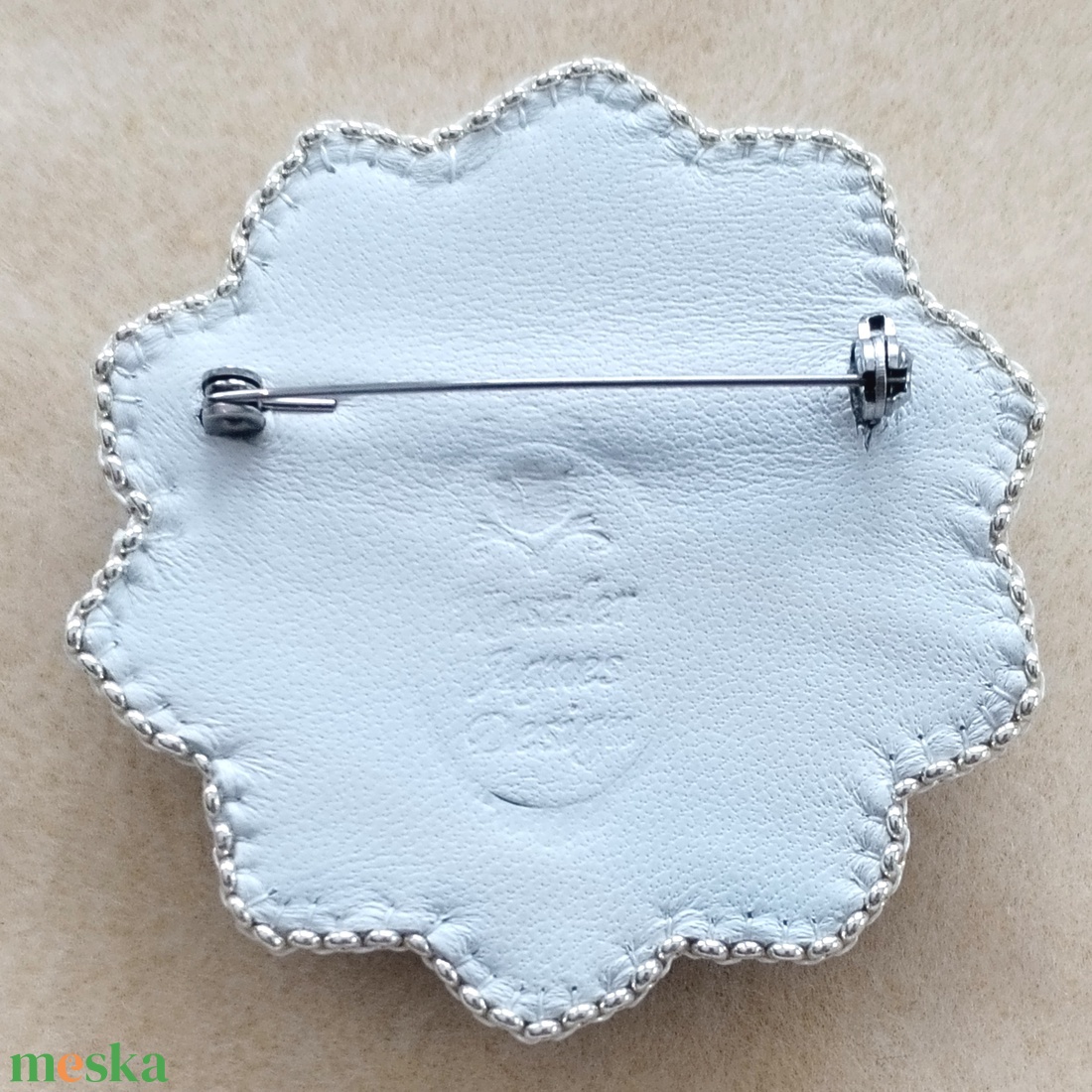 Hófehér ezüst bross - ékszer - kitűző és bross - Meska.hu