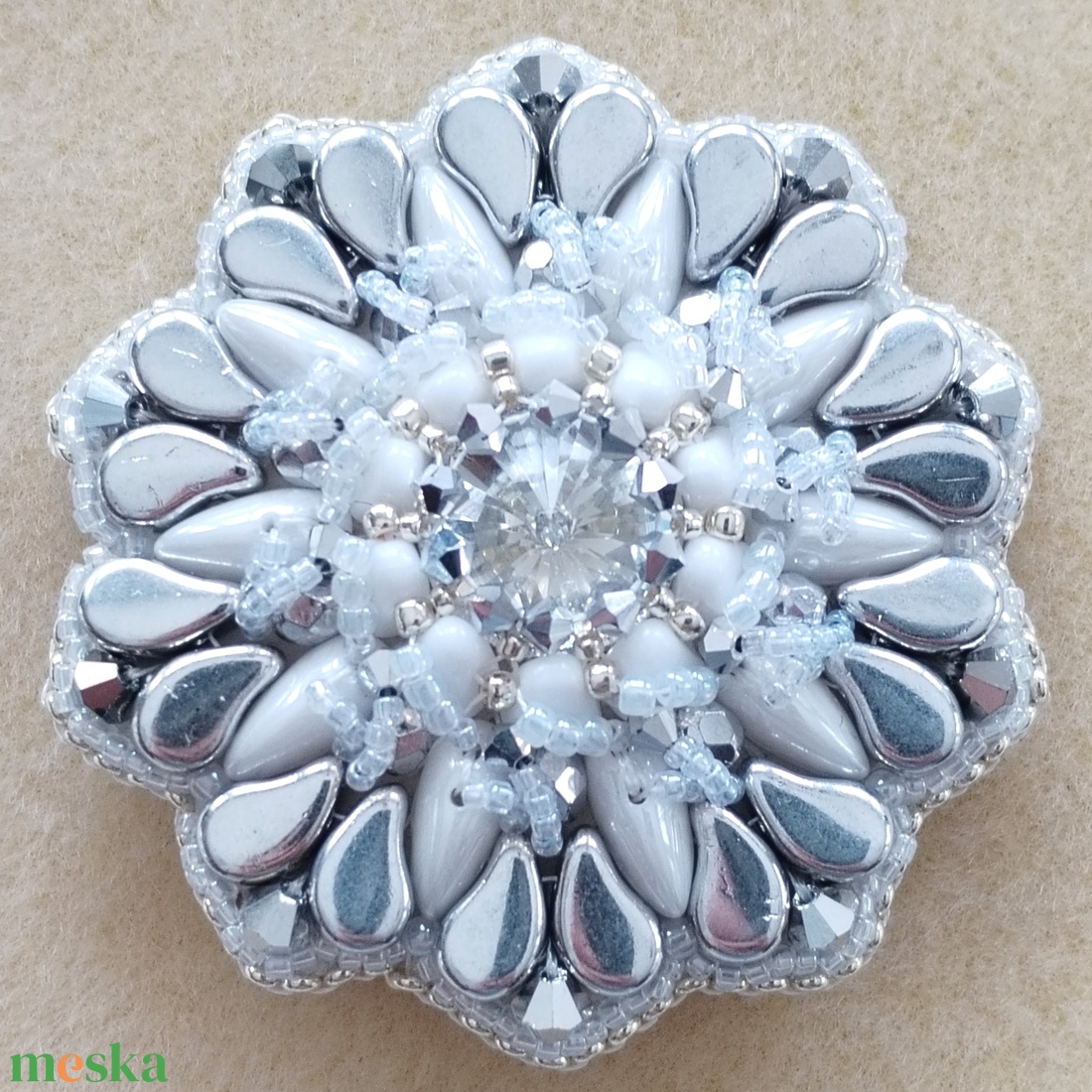 Hófehér ezüst bross - ékszer - kitűző és bross - Meska.hu