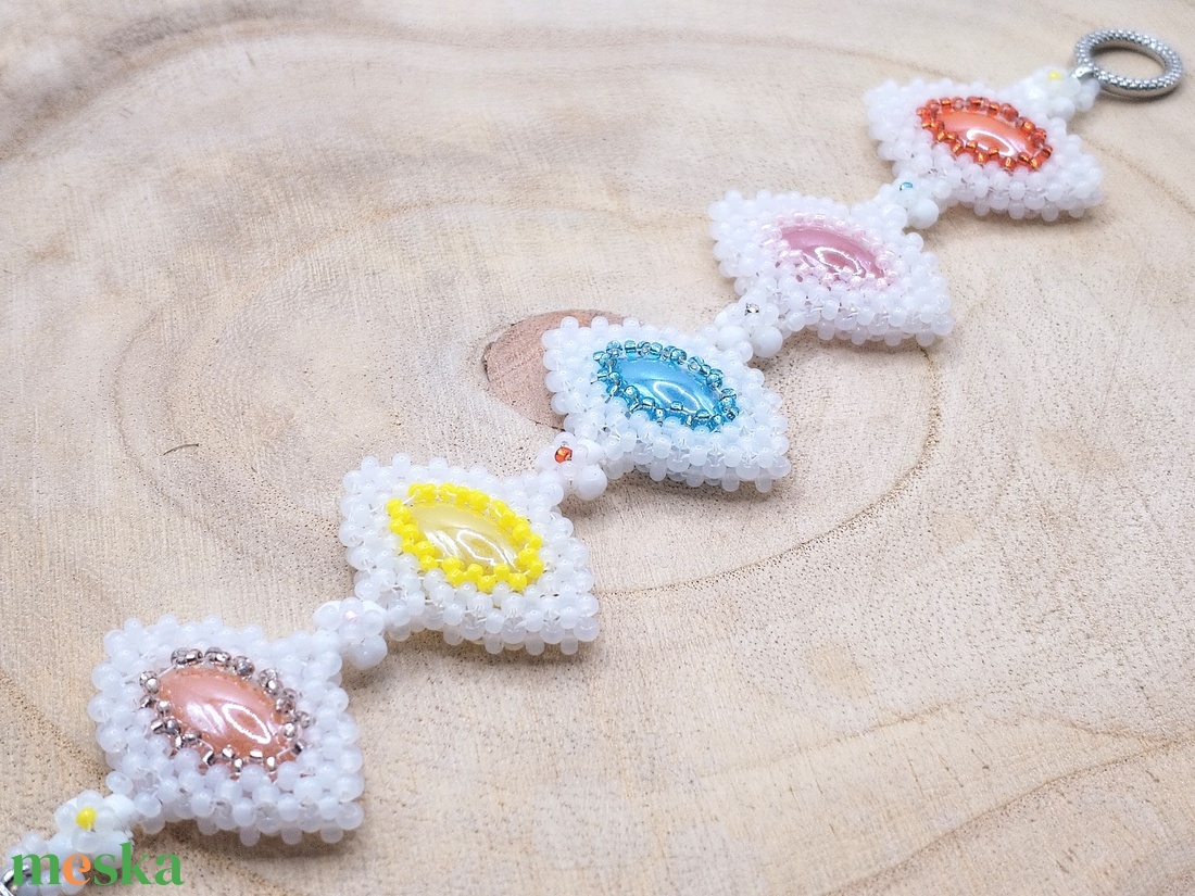 Cukorka színű karkötő  - ékszer - karkötő - gyöngyös karkötő - Meska.hu