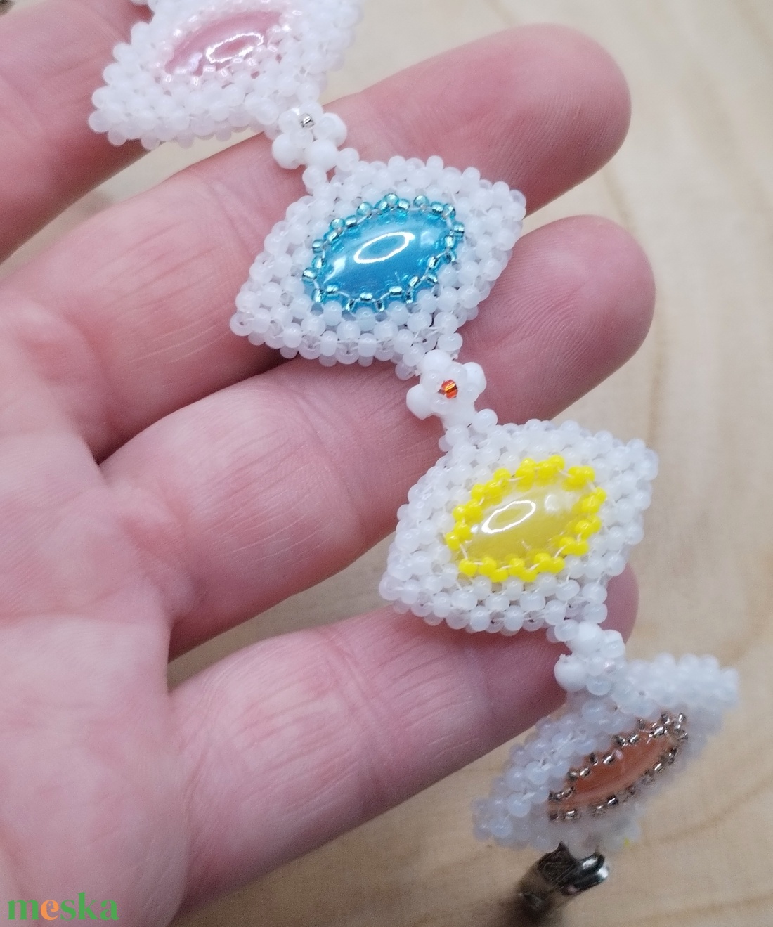 Cukorka színű karkötő  - ékszer - karkötő - gyöngyös karkötő - Meska.hu