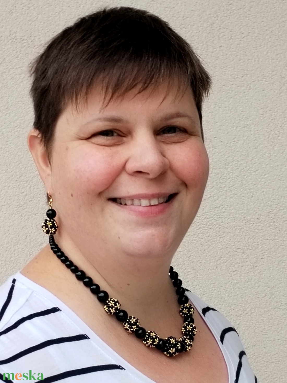 Fekete-arany gyöngybogyós nyaklánc - ékszer - nyaklánc - bogyós nyaklánc - Meska.hu