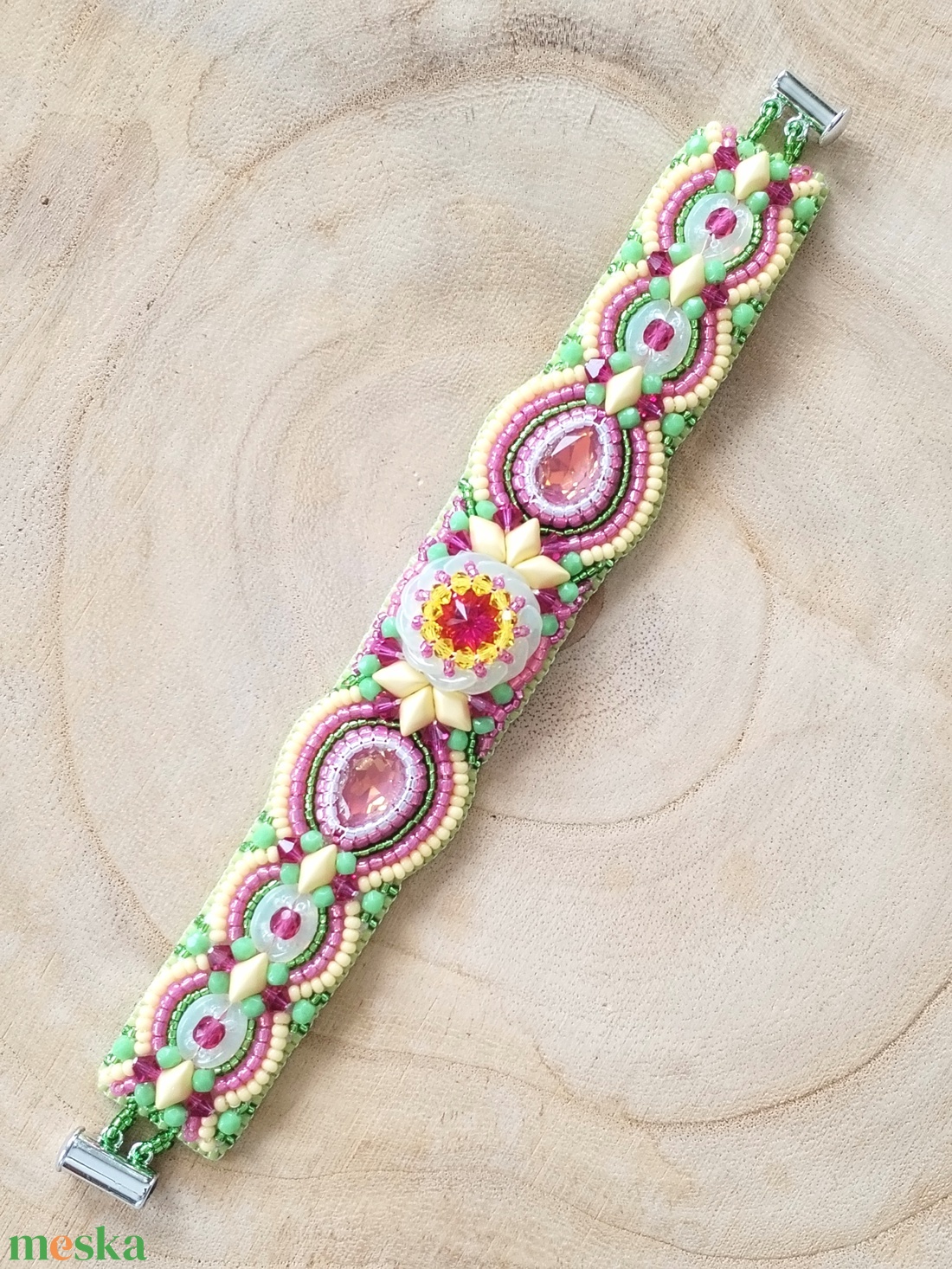 Tavasz váró hímzett karkötő  - ékszer - karkötő - gyöngyös karkötő - Meska.hu