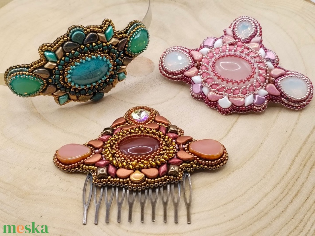 Díszes konty fésű carneol kabosonnal - esküvő - hajdísz - fésűs hajdísz - Meska.hu