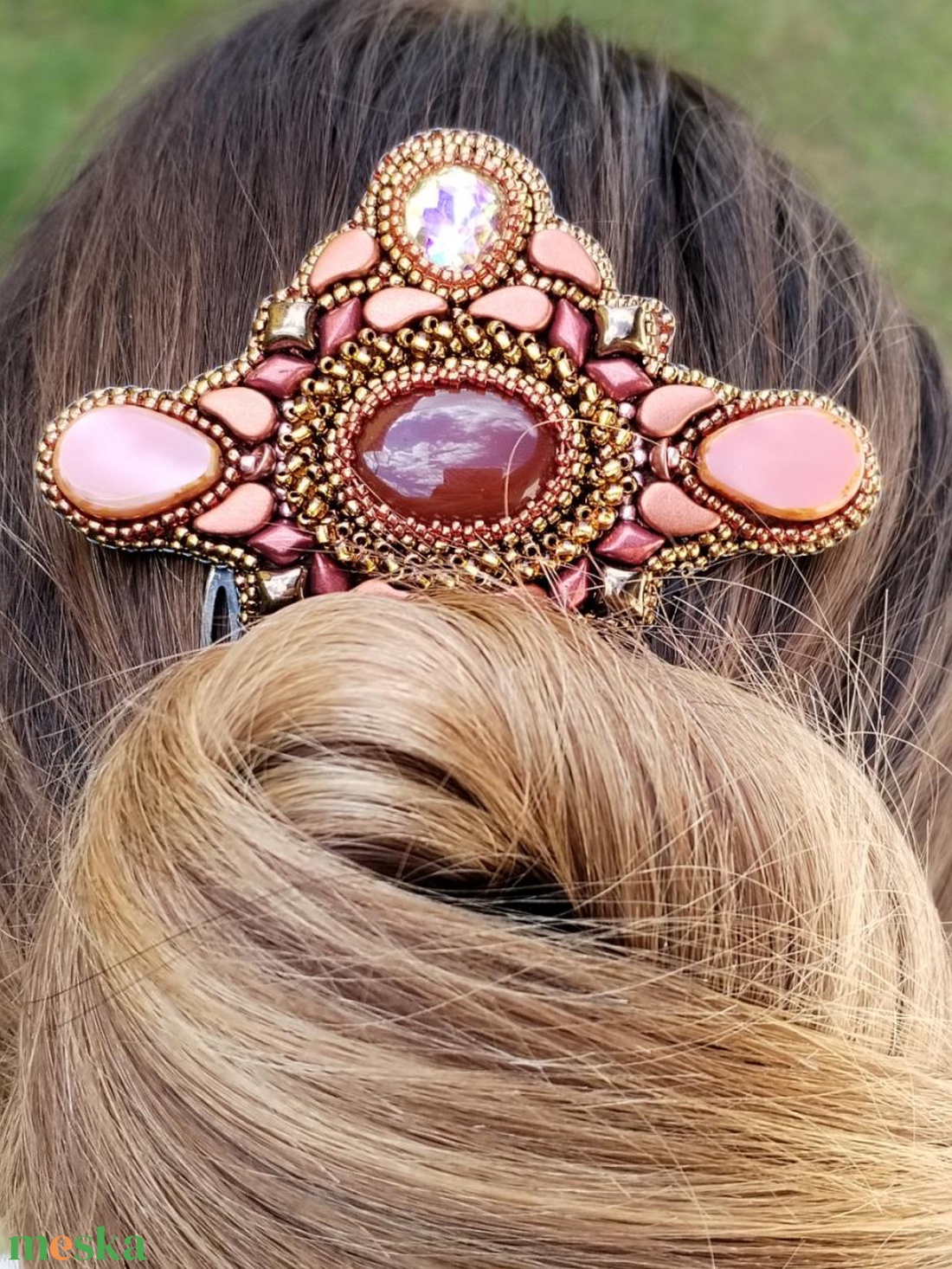 Díszes konty fésű carneol kabosonnal - esküvő - hajdísz - fésűs hajdísz - Meska.hu