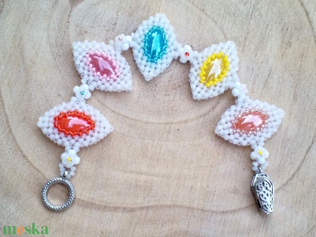 Cukorka színű karkötő  - ékszer - karkötő - gyöngyös karkötő - Meska.hu