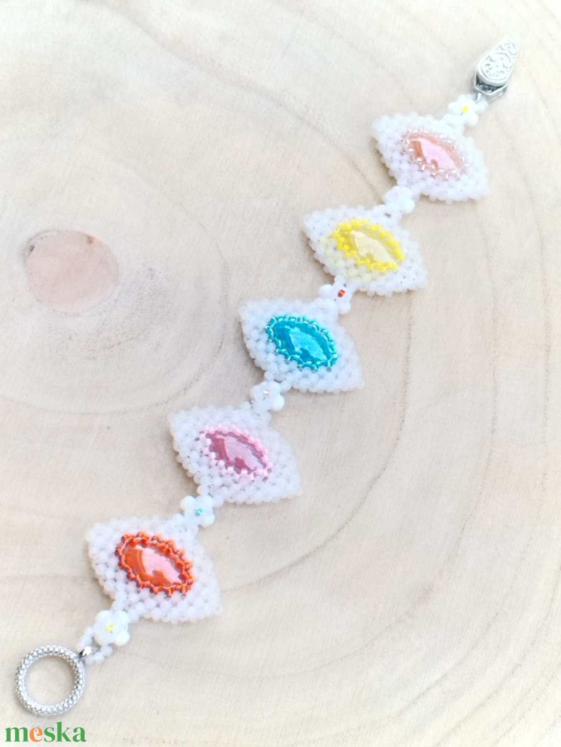 Cukorka színű karkötő  - ékszer - karkötő - gyöngyös karkötő - Meska.hu