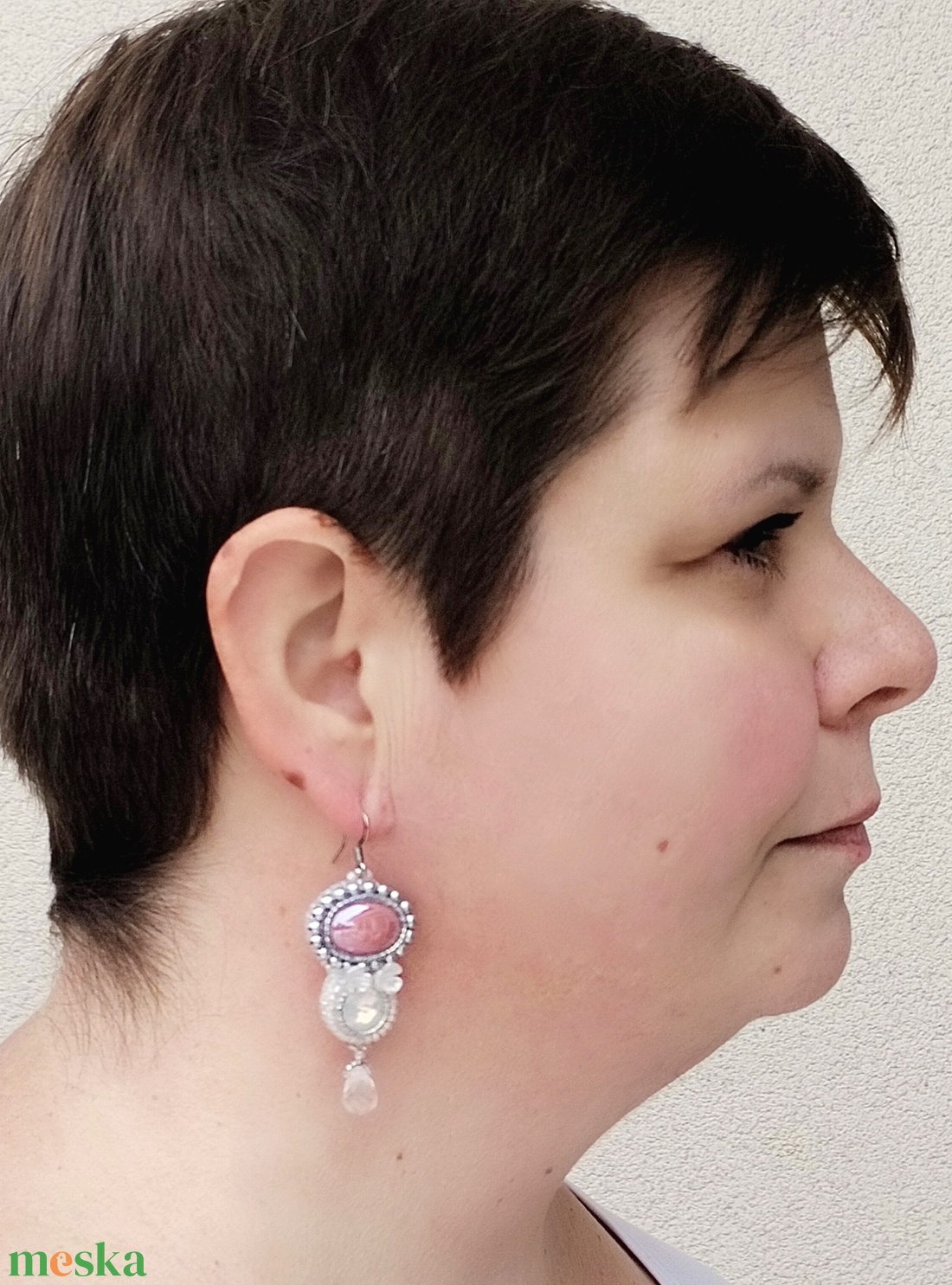 Petit porcelain hímzett fülbevaló - ékszer - fülbevaló - lógó fülbevaló - Meska.hu