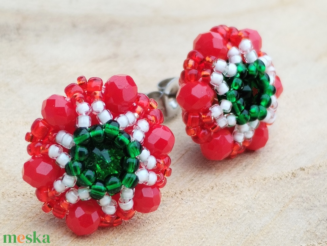 Nemzeti színű pötty kristályos fülbevaló, trikolór kiegészítő - ékszer - fülbevaló - pötty fülbevaló - Meska.hu