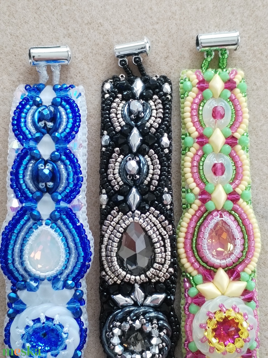 Tavasz váró hímzett karkötő  - ékszer - karkötő - gyöngyös karkötő - Meska.hu