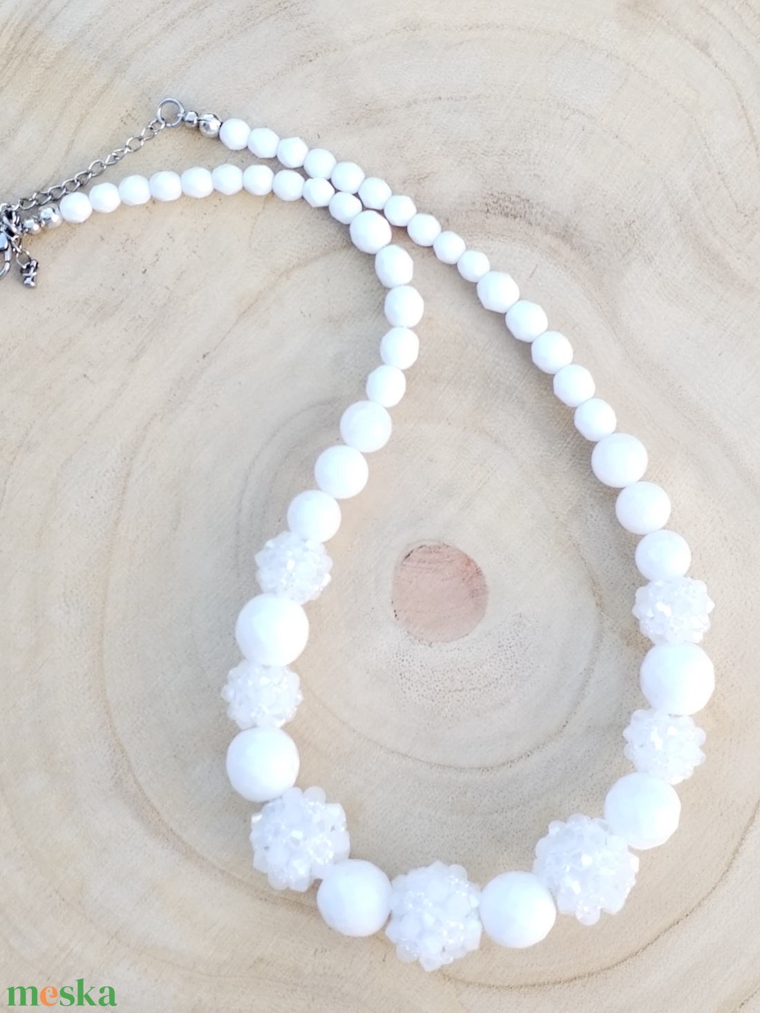 Hófehér gyöngybogyós nyaklánc - ékszer - nyaklánc - bogyós nyaklánc - Meska.hu