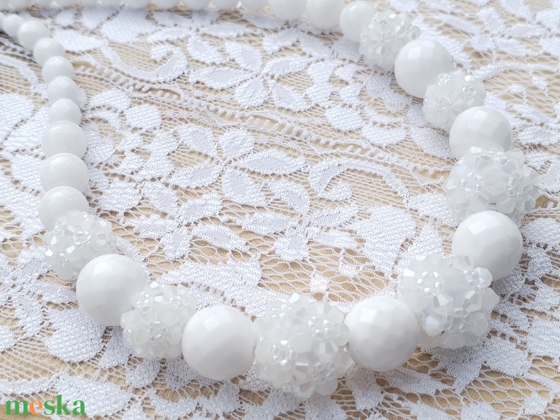 Hófehér gyöngybogyós nyaklánc - ékszer - nyaklánc - bogyós nyaklánc - Meska.hu