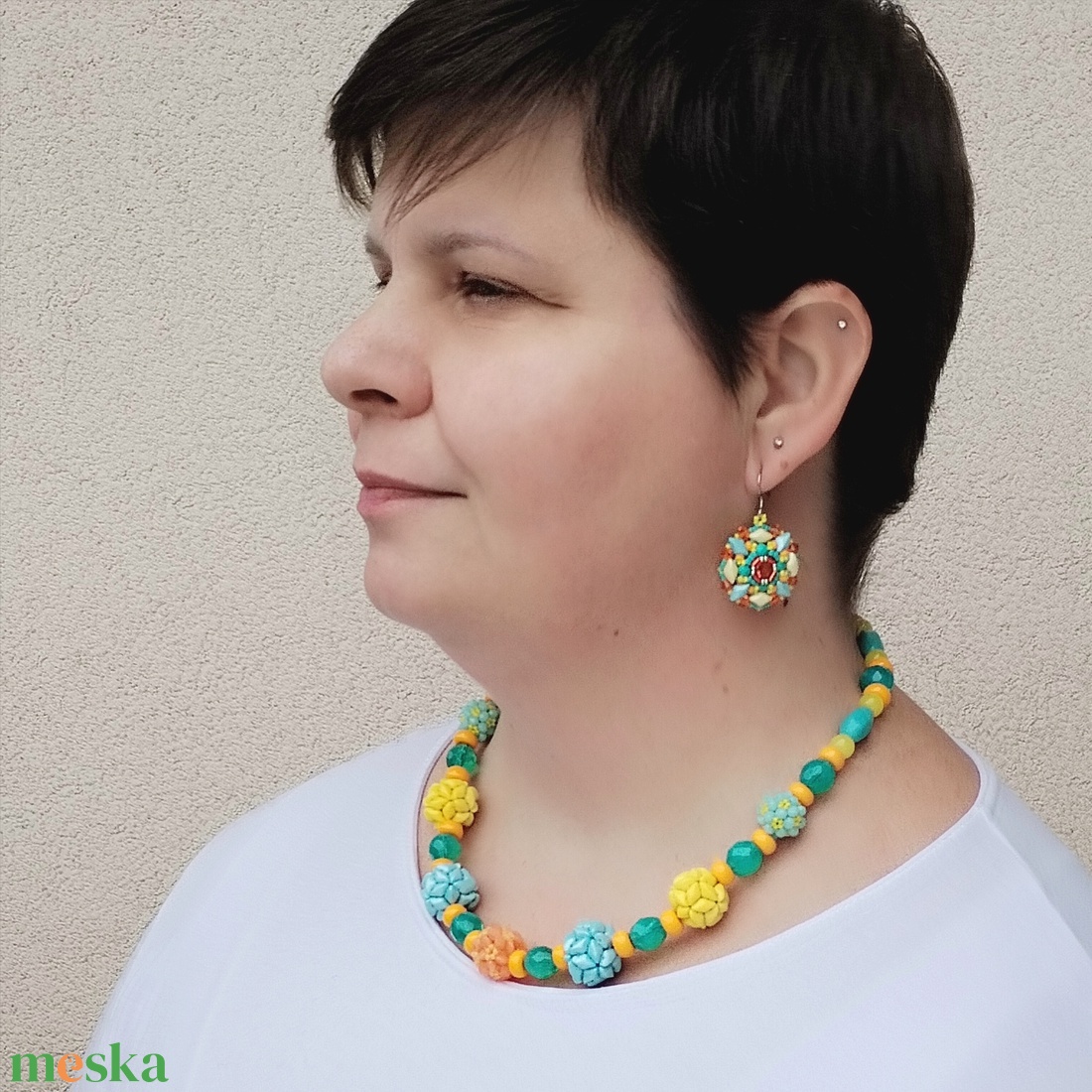 Vidám tavaszi gyöngybogyós nyaklánc - ékszer - nyaklánc - bogyós nyaklánc - Meska.hu