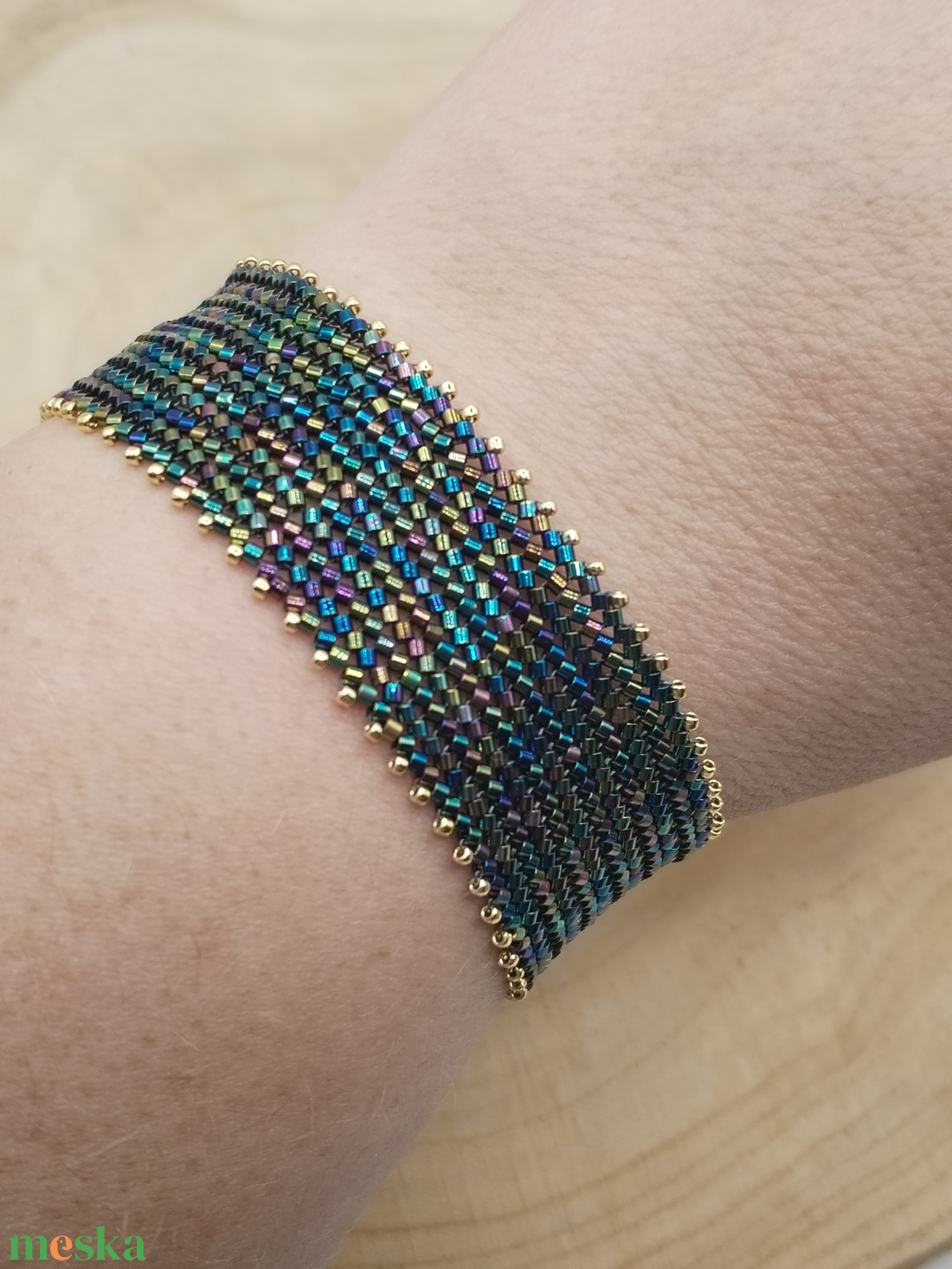 Irizáló kék - arany herringbone karkötő - ékszer - karkötő - széles karkötő - Meska.hu