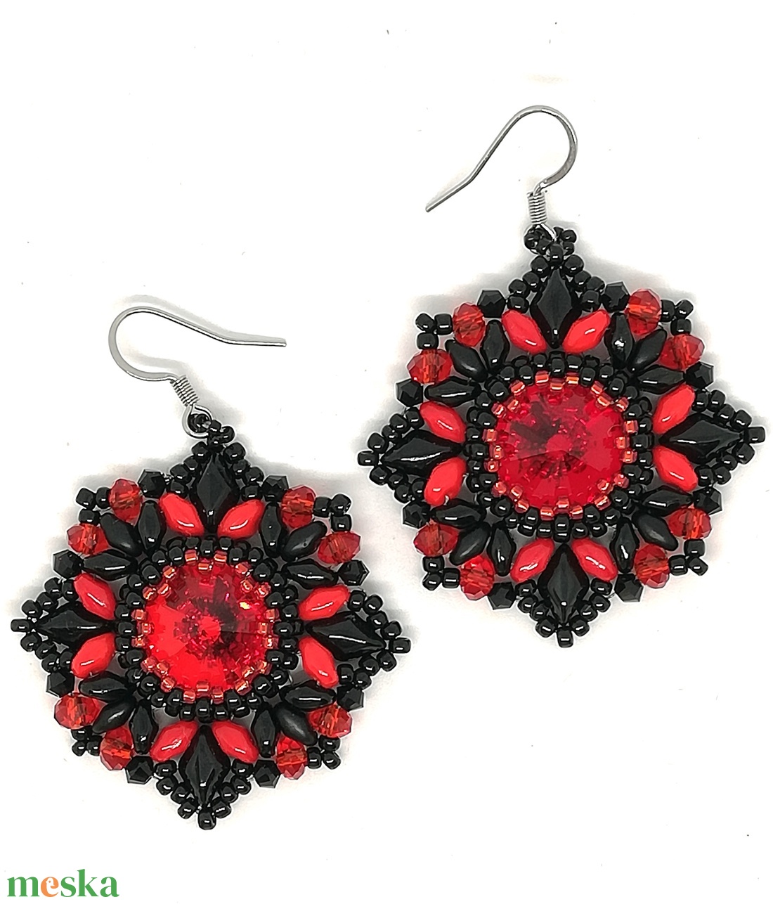 Fekete-piros tüzes fülbevaló - ékszer - fülbevaló - lógó fülbevaló - Meska.hu