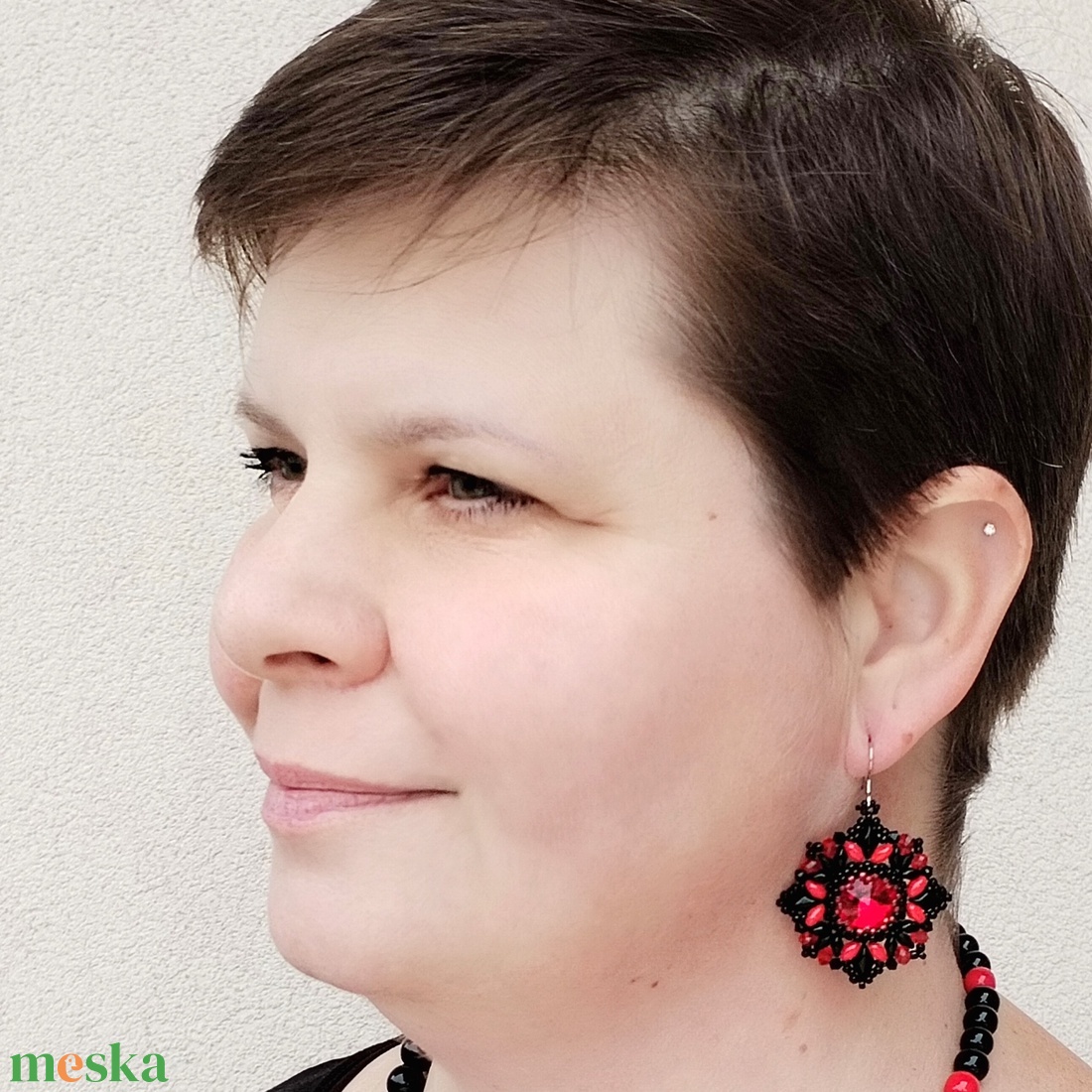 Fekete-piros tüzes fülbevaló - ékszer - fülbevaló - lógó fülbevaló - Meska.hu