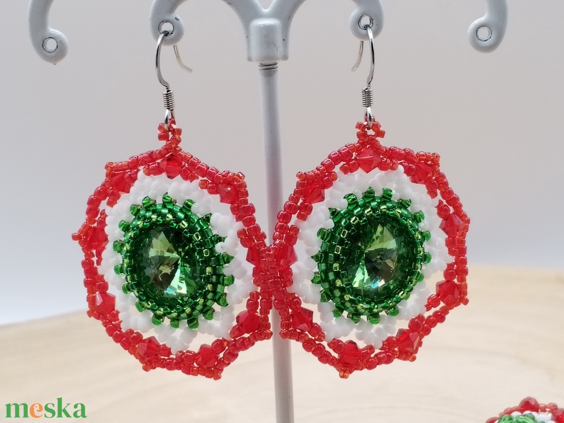 Nemzeti színű fülbevaló, trikolór kör fülbevaló, kokárda fülön függő - ékszer - fülbevaló - lógó fülbevaló - Meska.hu