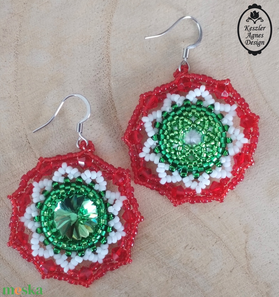 Nemzeti színű fülbevaló, trikolór kör fülbevaló, kokárda fülön függő - ékszer - fülbevaló - lógó fülbevaló - Meska.hu