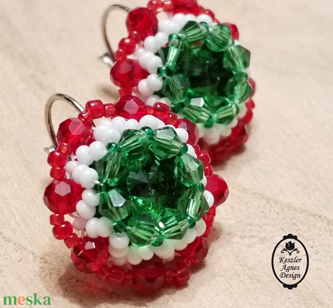 Trikolór kristályos fülbevaló, nemzeti színű fülbevaló  - ékszer - fülbevaló - lógó fülbevaló - Meska.hu