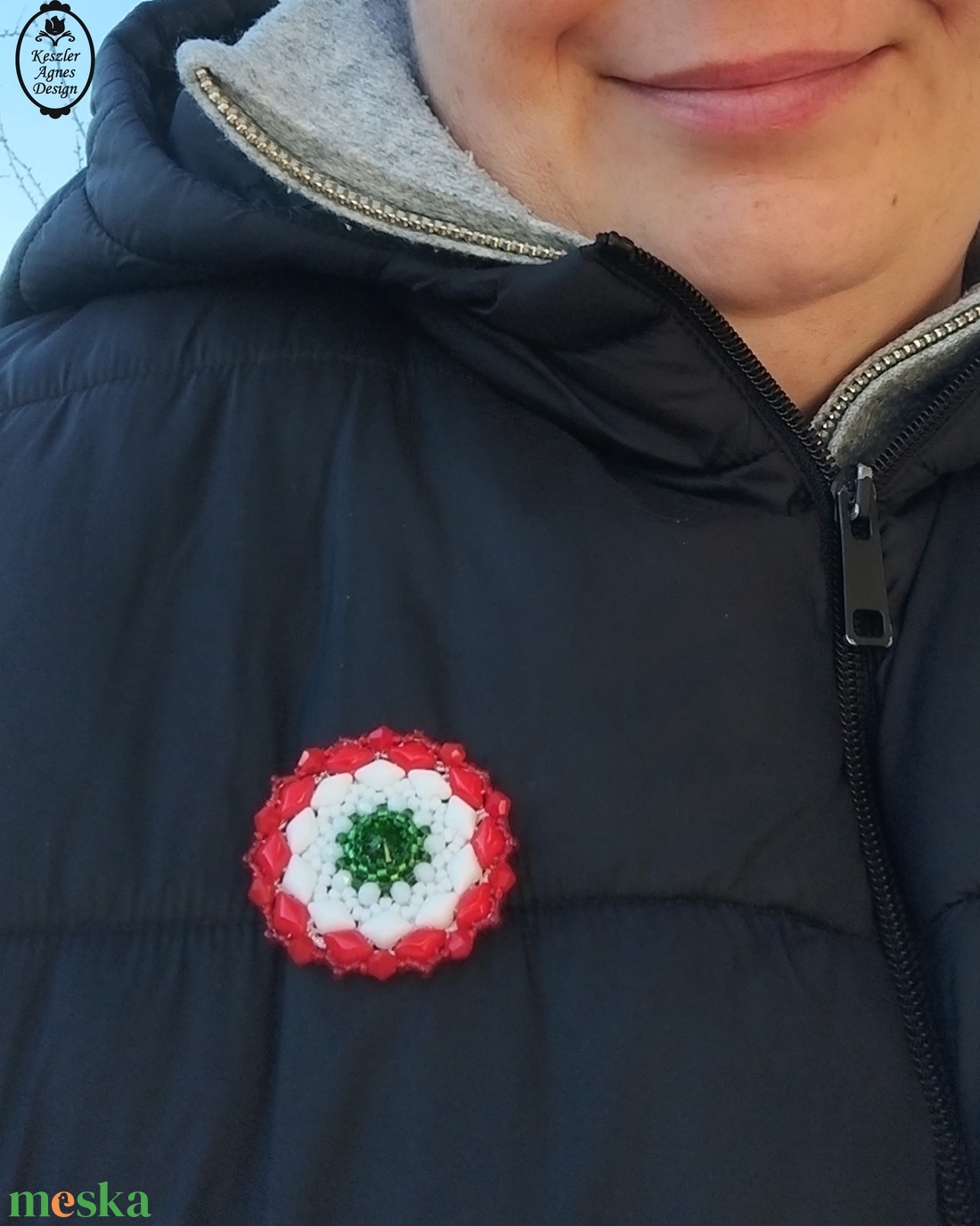 Gyöngy kokárda, gyöngy nemzeti kitűző, gyöngy trikolór kiegészítő - ékszer - kitűző és bross - Meska.hu