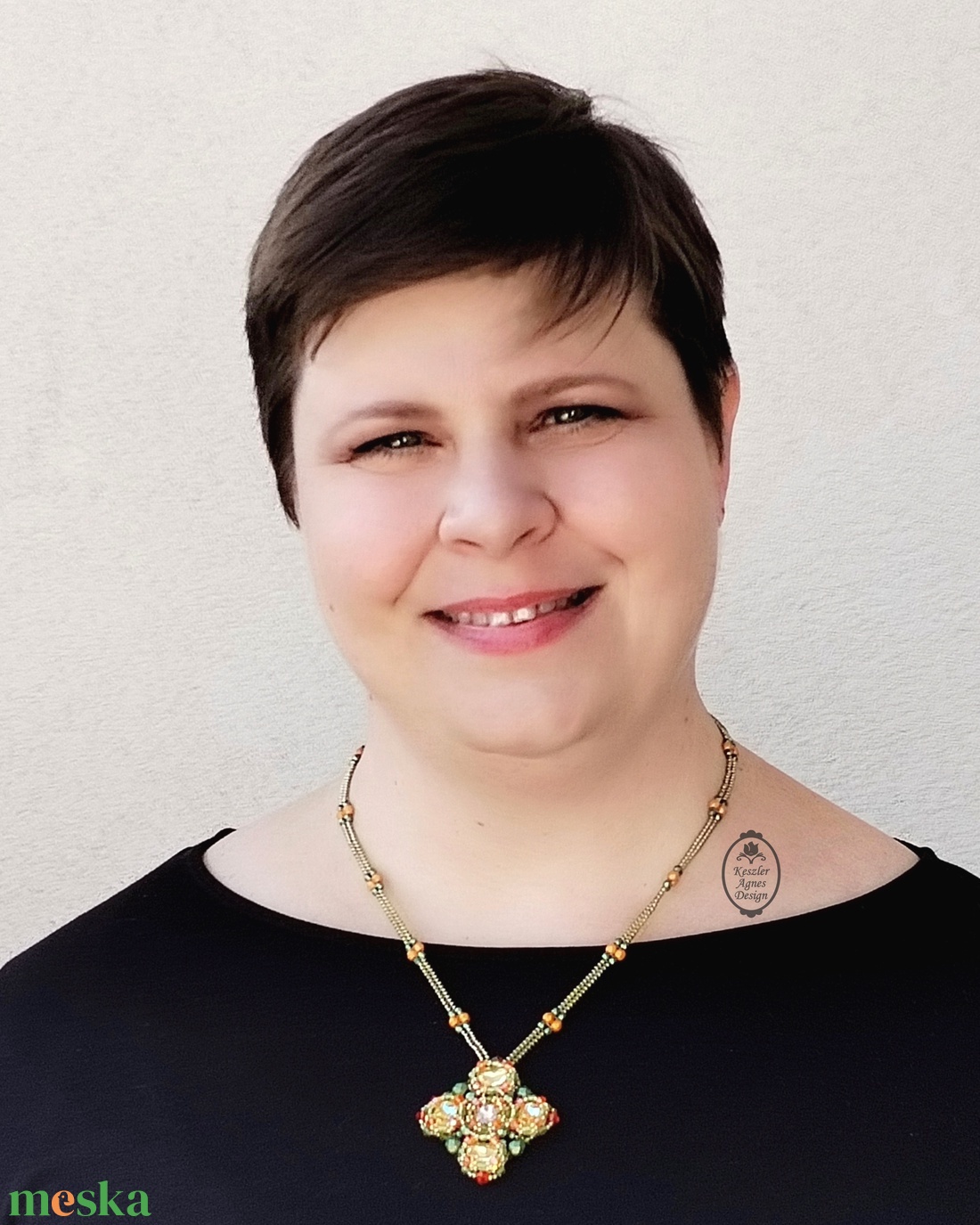 Zöld-narancs kristályos, gyöngyfűzött medálos nyaklánc � elegáns, alkalmi statement ékszer - ékszer - nyaklánc - medálos nyaklánc - Meska.hu